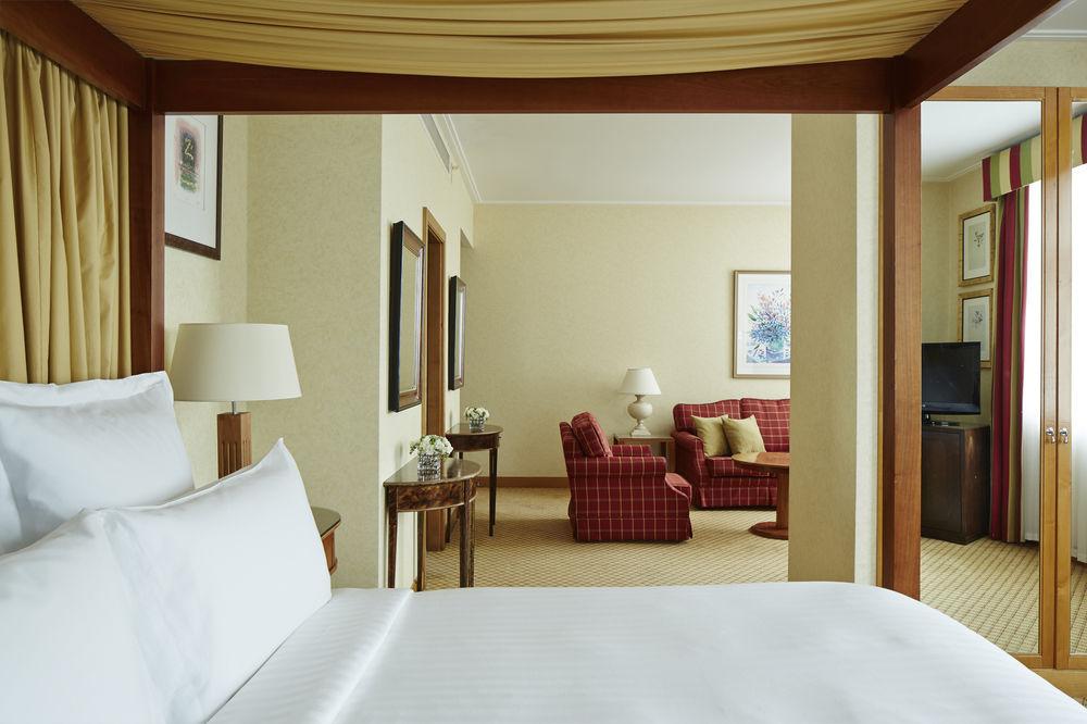 Delta Hotels By Marriott Бекслихийт Екстериор снимка